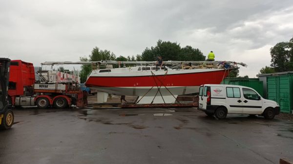 Motorová jachta Leka (1)