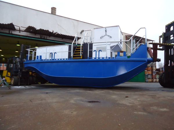 Remorkér TRD120 (2)