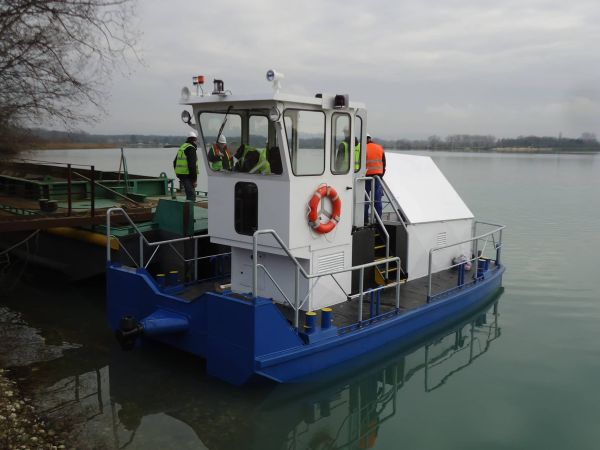 Remorkér TRD120 (3)